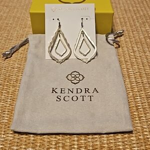 New Kendra Scott Simon Earrings in Gold